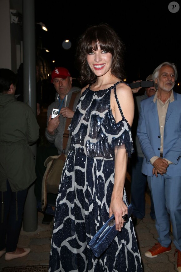 Mila Jovovich arrive au dîner Vanity Fair et Chanel au restaurant Chez Tetou le 19 mai 2013