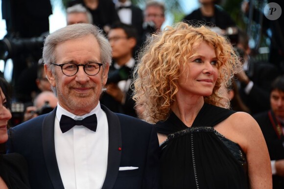Steven Spielberg et Kate Capshaw pendant la montée des marches du film Inside Llewyn Davis lors du 66e festival du film de Cannes, le 19 mai 2013.