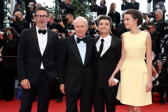 Michel Hazanavicius, Jérôme Seydoux, Thomas Langmann, Céline Bosquet pendant la montée des marches du film Inside Llewyn Davis lors du 66e festival du film de Cannes, le 19 mai 2013.