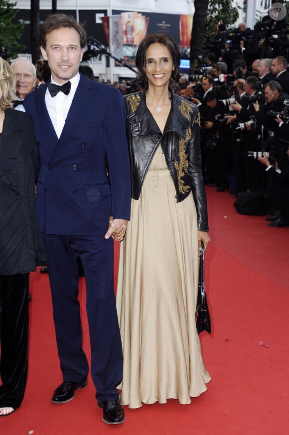 Vincent Perez et Karine Silla lors de la montée des marches du film Inside Llewyn Davis lors du 66e festival du film de Cannes, le 19 mai 2013.