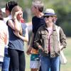 Reese Witherspoon et la nouvelle petite amie de Ryan Phillippe lors du match de foot de Deacon (le fils de l'actrice) à Brentwood, le 18 mai 2013.
