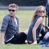 Ryan Phillippe et sa nouvelle petite amie regarde Deacon (le fils de l'acteur) jouer au football à Brentwood, le 18 mai 2013.