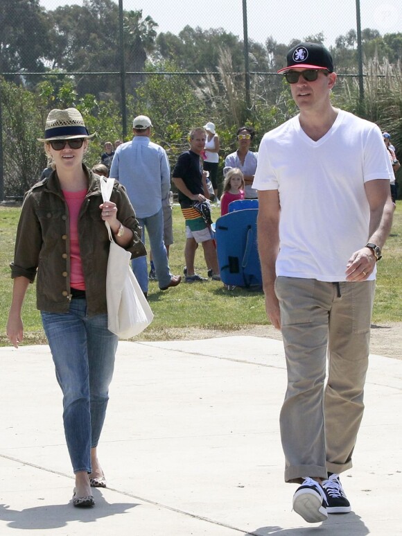 Reese Witherspoon et son mari Jim Toth à Brentwood, le 18 mai 2013.