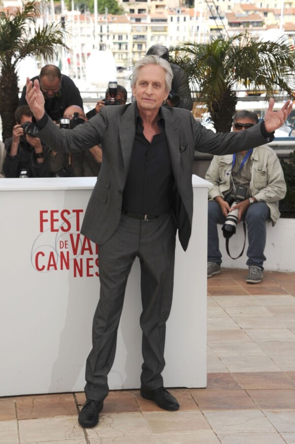 Michael Douglas en forme pour le photocall du film Behind The Candelabra (Ma Vie avec Liberace) lors du 66e Festival du film de Cannes, le 21 mai 2013.