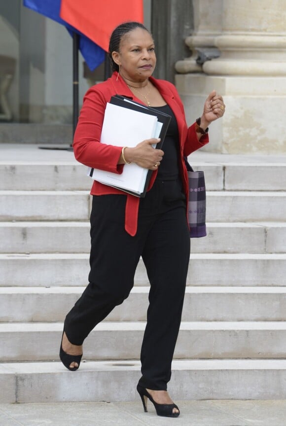 Christiane Taubira à la sorte du Conseil des ministres du jeudi 2 mai 2013 au palais de l'Elysée à Paris.