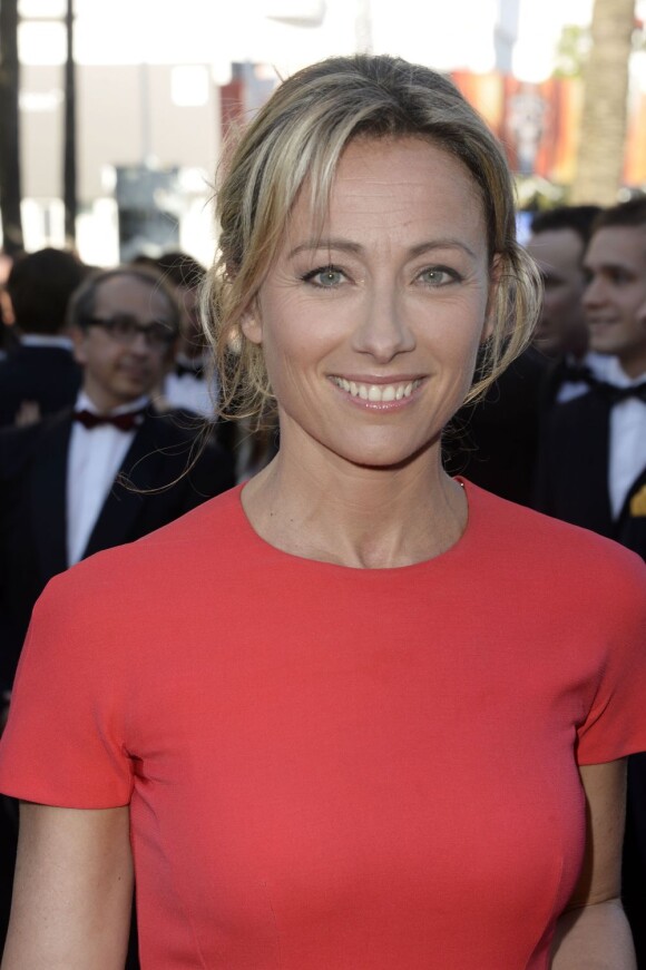 Anne-Sophie Lapix à la montée des marches du film Le Passé lors du 66e Festival du film de Cannes le 17 mai 2013.