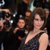 La mysterieuse Milla Jovovich sur le red carpet cannois pour la montée des marches du 22 mai 2013