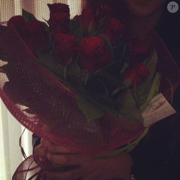 Mon amour qui m offres des roses ... @yoannfontaine ❤❤❤❤ pic.twitter.com/0c3MfWskYR