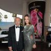 Le joaillier Fawaz Gruosi et Alessandra Ambrosio posent à l'hôtel Martinez lors du 66e Festival de Cannes, le 22 mai 2013.