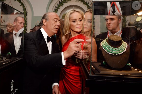 Fawaz Gruosi et Sharon Stone - Intérieur de la soirée De Grisogono à l'Eden Roc au Cap d'Antibes lors du 66e Festival du film de Cannes. Est-ce collier qui a été dérobé ?