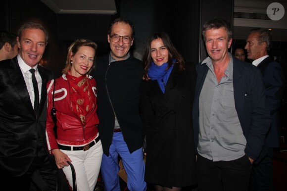 Tony Gomez, Gabrielle Lazure, Emmanuel de Brantes, Zoé Felix et Philippe Caroit à la soirée Moustache chez Castel à Paris, le 23 mai 2013.