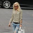 Gwen Stefani, maman ultra chic dans le quartier de Beverly Hills à Los Angeles. Le 21 mai 2013.