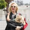 Gwen Stefani et son fils Zuma un peu collant se baladent à Los Angeles, le 24 mai 2013.