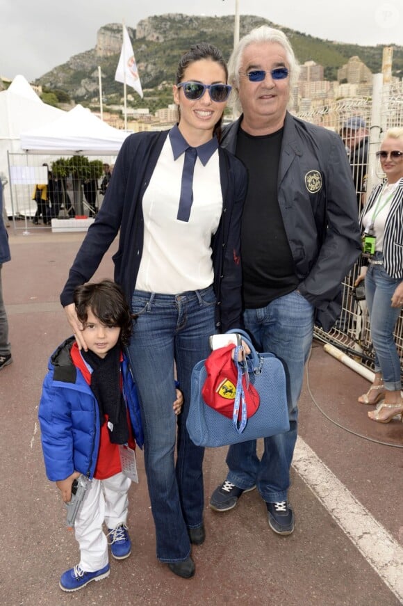 Flavio Briatore, sa femme Elisabetta Gregoraci et leur fils Falco Nathan dans les allées du paddock du Grand Prix de F1 de Monaco le 25 mai 2013