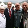 Le prince Albert II de Monaco, Jean-Louis Schlesser, Guy Laliberte, Bernie Ecclestone dans les allées du paddock du Grand Prix de F1 de Monaco le 25 mai 2013