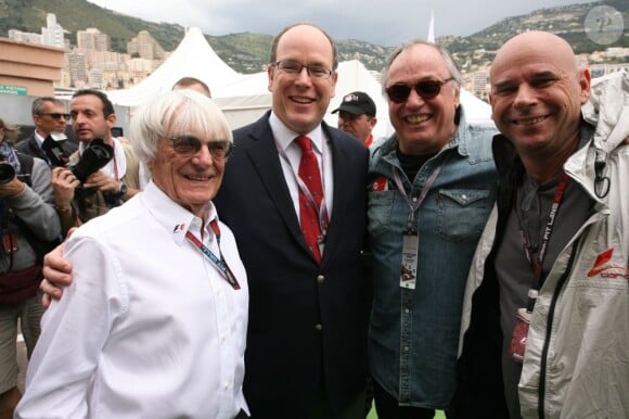 Le prince Albert II de Monaco, Jean-Louis Schlesser, Guy Laliberte, Bernie Ecclestone dans les allées du paddock du Grand Prix de F1 de Monaco le 25 mai 2013