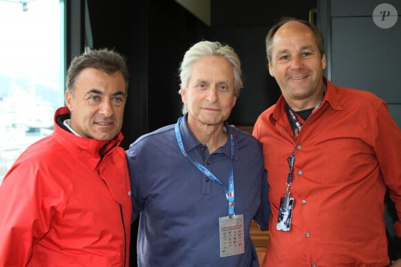 Michael Douglas, Jean Alesi and Gerhard Berger dans les allées du paddock du Grand Prix de F1 de Monaco le 25 mai 2013