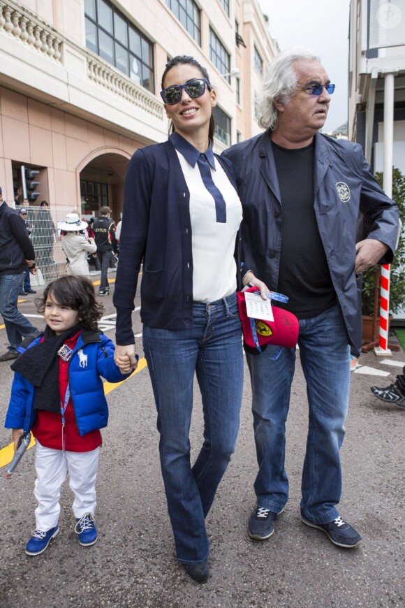 Elisabetta Gregoraci, Flavio Briatore et leur fils Nathan Falco dans les allées du paddock du Grand Prix de F1 de Monaco le 25 mai 2013