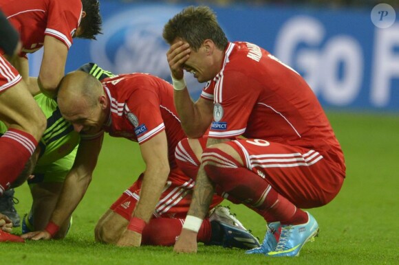 Franck Ribéry et ses partenaires du Bayern Munich en pleurs après leur victoire en finale de la Ligue des Champions face au Borussia Dortmund (2-1), le 25 mai 2013 au stade de Wembley à Londres