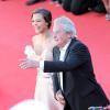 Alain Delon et la ravissante Marine Lorphelin montent les marches du Festival de Cannes pour la cérémonie de clôture, le dimanche 26 mai 2013.
