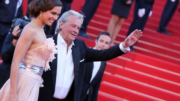 Cannes 2013 : Alain Delon et Marine Lorphelin complices