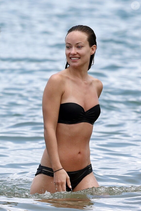 Olivia Wilde en bikini sur une plage à Hawaï, où elle profite de vacances en amoureux avec son fiancé Jason Sudeikis. Le 28 mai 2013.