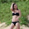 Olivia Wilde en bikini sur une plage à Hawaï, où elle profite de vacances en amoureux avec son fiancé Jason Sudeikis. Le 28 mai 2013.