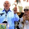 L'écrivain Dario Fo et sa femme Franca à la manifestation de la gauche italienne, place San Giovanni.
