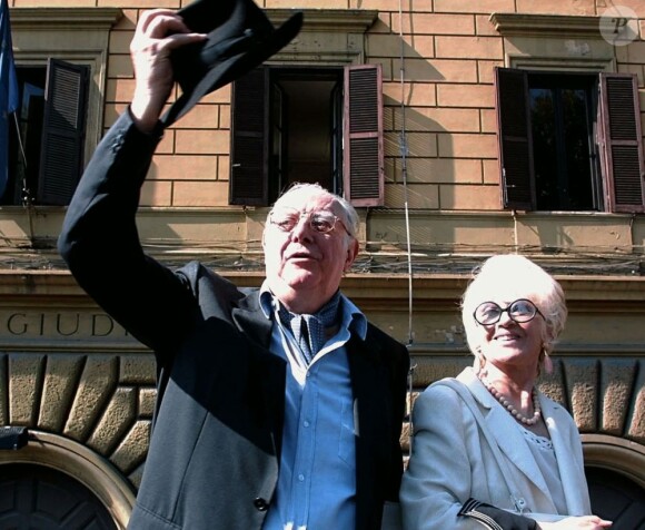 Dario Fo et sa femme Franca Rame lors de la manifestation contre le projet de loi de Silvio Berlusconi, le 17 septembre 2002.