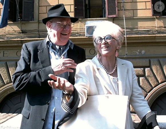 Dario Fo et sa épouse Franca Rame lors de la manifestation contre le projet de loi de Silvio Berlusconi, le 17 septembre 2002.