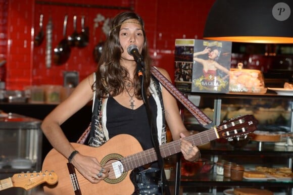 Exclusif - Vanille Clerc, fille de Julien Clerc, en concert à Paris, le 28 mai 2013.