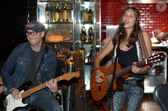Exclusif - Vanille Clerc, fille de Julien Clerc, en concert à la Gioia à Paris, le 28 mai 2013.