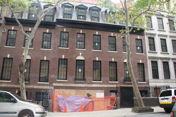 L'immense façade de la nouvelle maison de Madonna dans l'Upper East Side, au 152 East 81st Street, à New York. En août 2011, les lieux étaient encore en travaux.