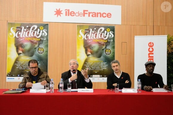 Luc Barruet, Jean-Paul Huchon, Antoine de Caunes et Marco Prince lors de la conférence de presse "Solidays 2013" à Paris le 29 mai 2013.