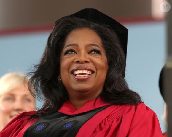 L'animatrice américaine Oprah Winfrey reçoit un diplôme honorifique de doctorat en droit à l'université Harvard à Cambridge, le 30 mai 2013.