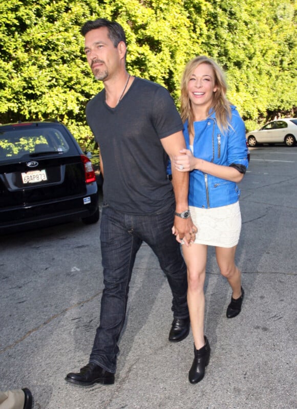 LeAnn Rimes et Eddie Cibrian se rendent au théâtre à Beverly Hills, le 24 juin 2012.
