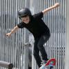 Cruz et Romeo Beckham font du skate à Los Angeles le 1er juin 2013.