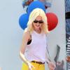 Gwen Stefani, stylée et bienveillante avec ses garçons lors d'une fête d'anniversaire à Los Angeles. Le 2 juin 2013.