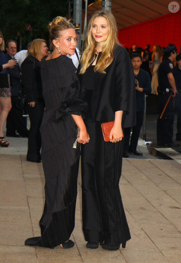 Mary-Kate Olsen, Elizabeth Olsen à la soirée des CFDA Fashion Awards à New York, le 2 juin 2013.