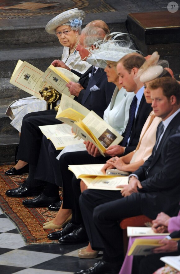 La famille royale au premier rang à l'abbaye de Wesminster, à Londres, le 4 juin 2013, commémorant les 60 ans du couronnement de la reine Elizabeth II, assuré par l'archevêque de Canterbury Justin Welby et le doyen de Westminster John Hall.