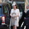 Kate Middleton, enceinte de plus de 7 mois, à l'abbaye de Wesminster, à Londres, le 4 juin 2013, pour un service spécial commémorant les 60 ans du couronnement de la reine Elizabeth II, assuré par l'archevêque de Canterbury Justin Welby et le doyen de Westminster John Hall.