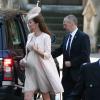 Kate Middleton, enceinte de plus de 7 mois, à l'abbaye de Wesminster, à Londres, le 4 juin 2013, pour un service spécial commémorant les 60 ans du couronnement de la reine Elizabeth II, assuré par l'archevêque de Canterbury Justin Welby et le doyen de Westminster John Hall.
