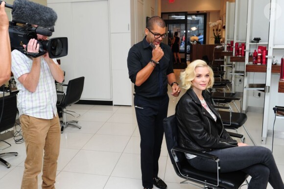 Jaime King, coiffée par Ben Skervin dans un salon Sassoon. New York, le 4 juin 2013.