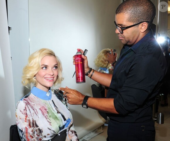 Jaime King, coiffée par Ben Skervin dans un salon Sassoon, se laisse tenter par la coupe bob, modernisée par le défunt coiffeur des stars Vidal Sassoon en 1963. New York, le 4 juin 2013.