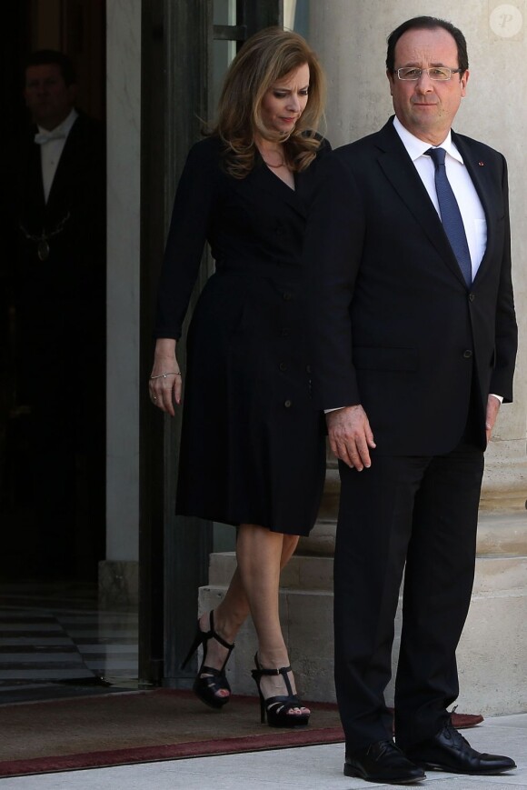 François Hollande et sa compagne Valérie Trierweiler reçoivent neuf présidents africains à l'Elysée le 5 juin 2013.