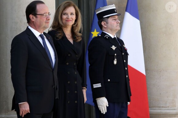 Le président François Hollande et Valérie Trierweiler reçoivent neuf présidents africains à l'Elysée le 5 juin 2013.