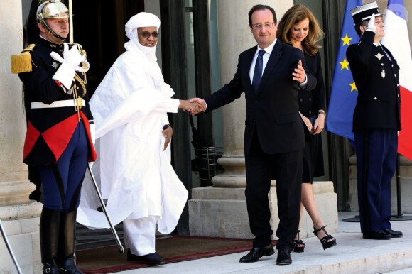 François Hollande et Valérie Trierweiler avec Brigi Rafini premier ministre du Niger à l'Elysée le 5 juin 2013.