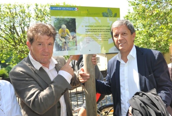 Vincent Barteau et Patrick Chêne lors de l'inauguration du sentier "Laurent Fignon" dans le bois de Vincennes le 5 juin 2013.