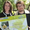 Lorànt Deutsch et Valérie Fignon lors de l'inauguration du sentier "Laurent Fignon" dans le bois de Vincennes le 5 juin 2013.