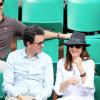 Elsa Zylberstein et un ami à Roland-Garros lors du 12e jour des Internationaux de France le 6 juin 2013
